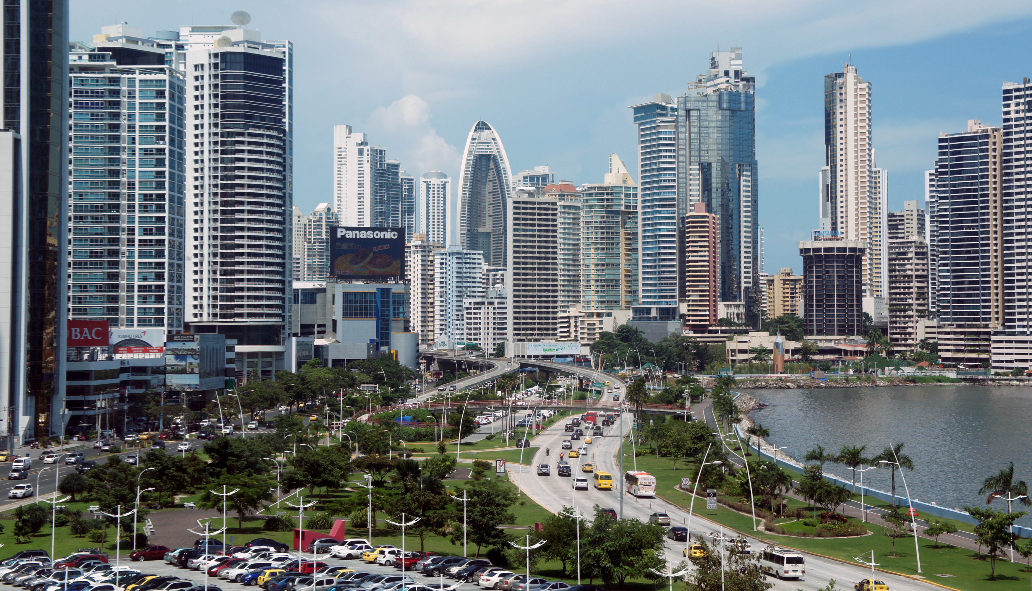 Avenida Balboa and Cinta Costanera